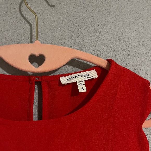 Red Scalloped Sleeveless Shirt - Picture 3 of 6